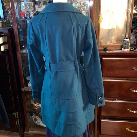Steve Madden medium Coat, with beautiful 3 layer ruffle at bottom back - Picture 5 of 9